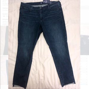 🌸 Mid Rise Favorite Jeggings with Ram Hem🌸